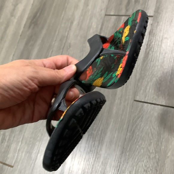 Crocs Kadee II Printed Floral FlipFlop Black/Floral Slip-On Thong Sandals size 9 - Picture 4 of 7